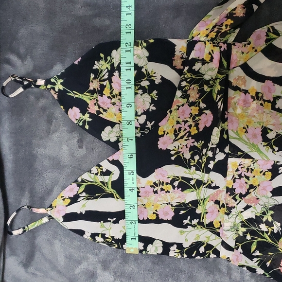 GUESS Floral Romper NWOT 🌺 - Picture 9 of 9